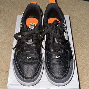Kids Nike Force 1 LV8 2 (PS). Size 13.5c